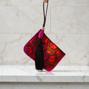 NWOT HENRI BENDEL VINTAGE TASSEL WRISTLET CLUTCH BAG